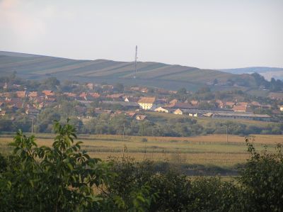 Kvällssol över landskapet kring Lunca Tirnavei.